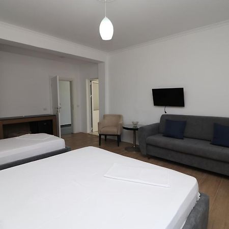Hotel Kristal Vlorë Buitenkant foto