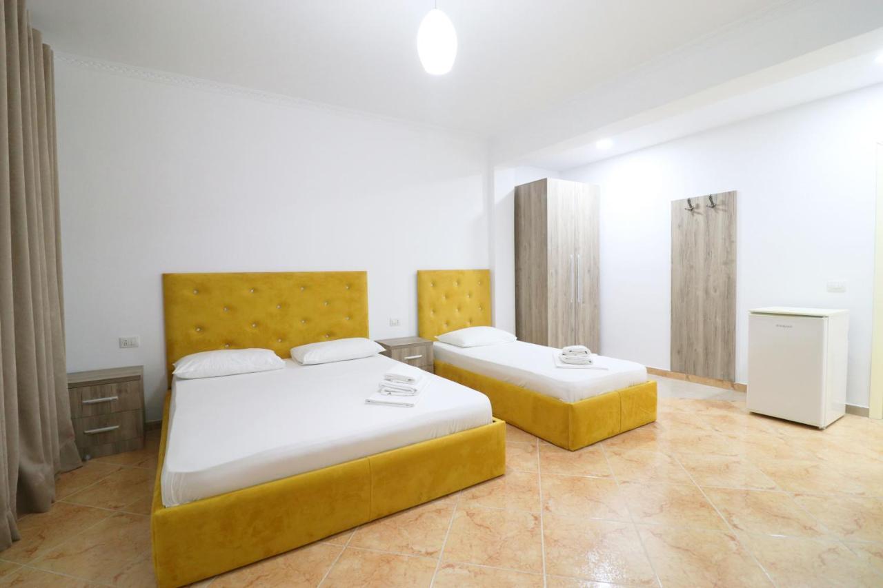 Hotel Kristal Vlorë Buitenkant foto