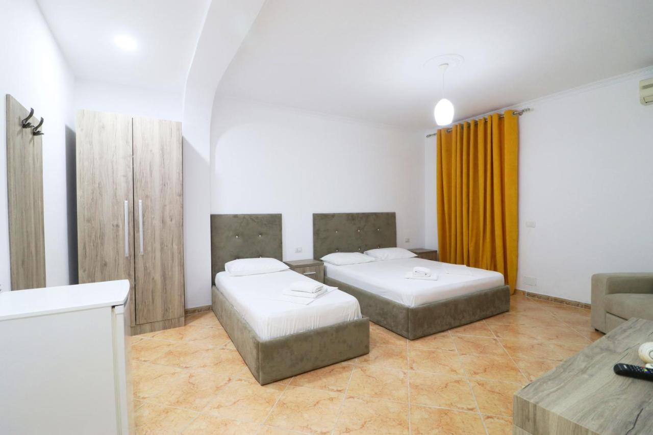 Hotel Kristal Vlorë Buitenkant foto
