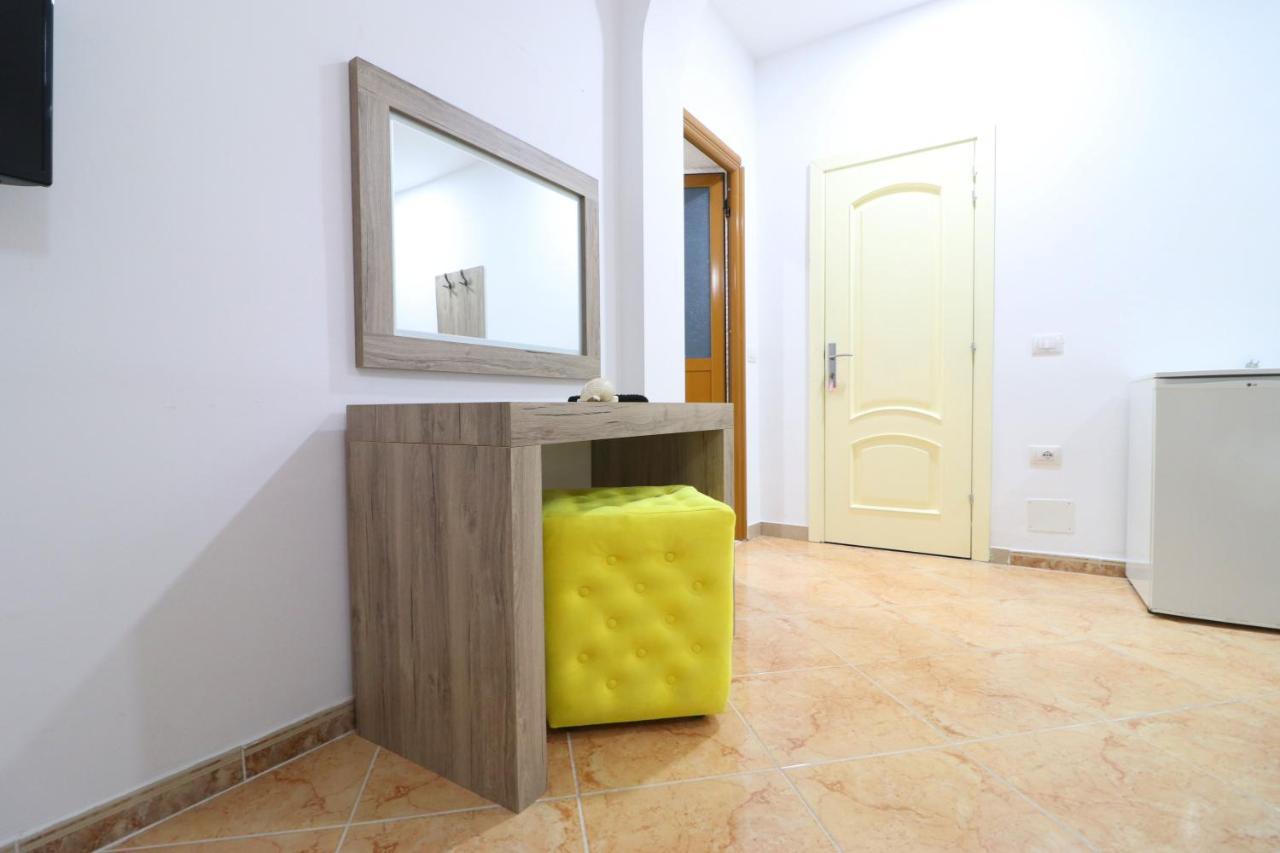 Hotel Kristal Vlorë Buitenkant foto