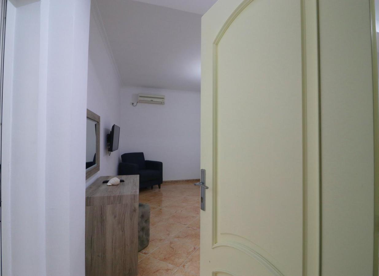 Hotel Kristal Vlorë Buitenkant foto