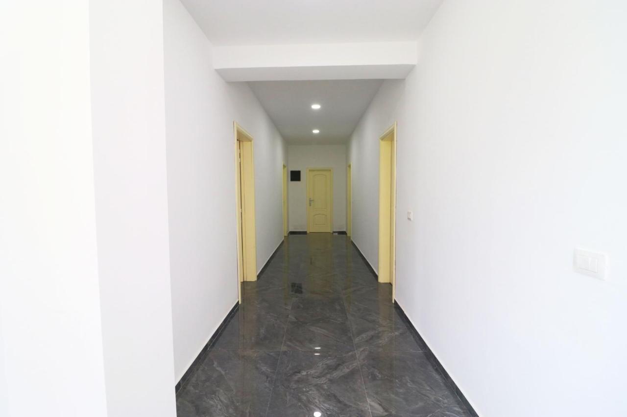 Hotel Kristal Vlorë Buitenkant foto