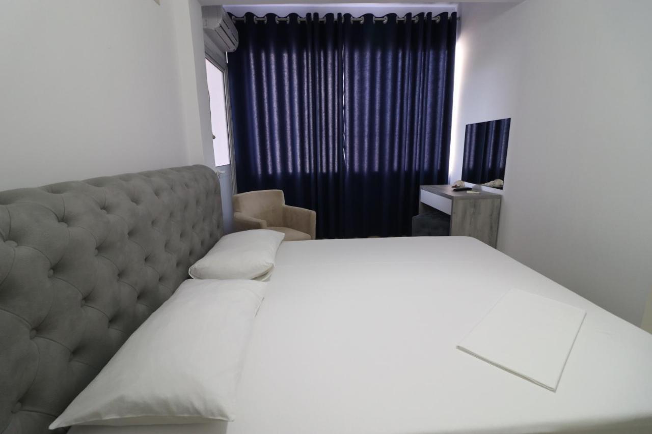Hotel Kristal Vlorë Buitenkant foto