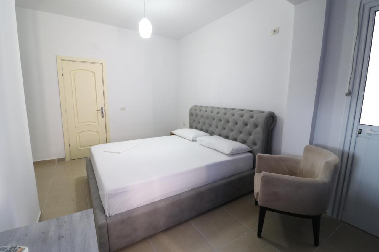 Hotel Kristal Vlorë Buitenkant foto