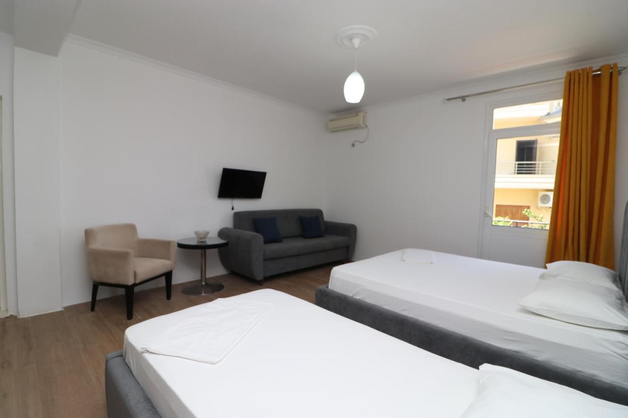Hotel Kristal Vlorë Buitenkant foto