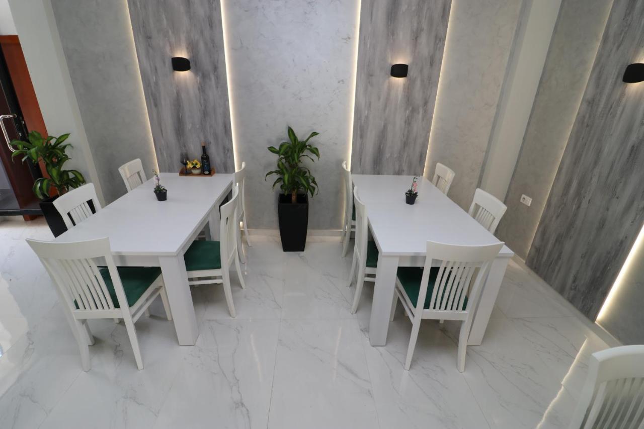 Hotel Kristal Vlorë Buitenkant foto