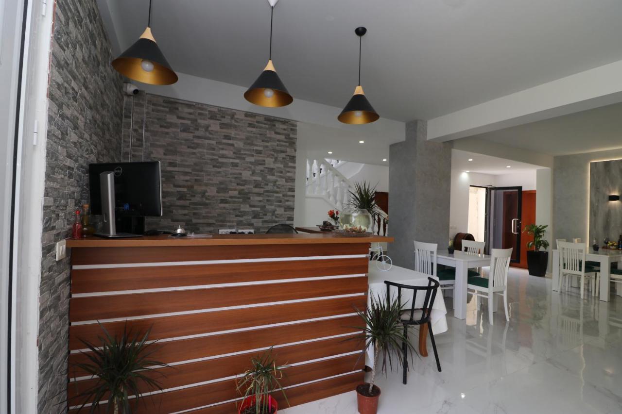 Hotel Kristal Vlorë Buitenkant foto