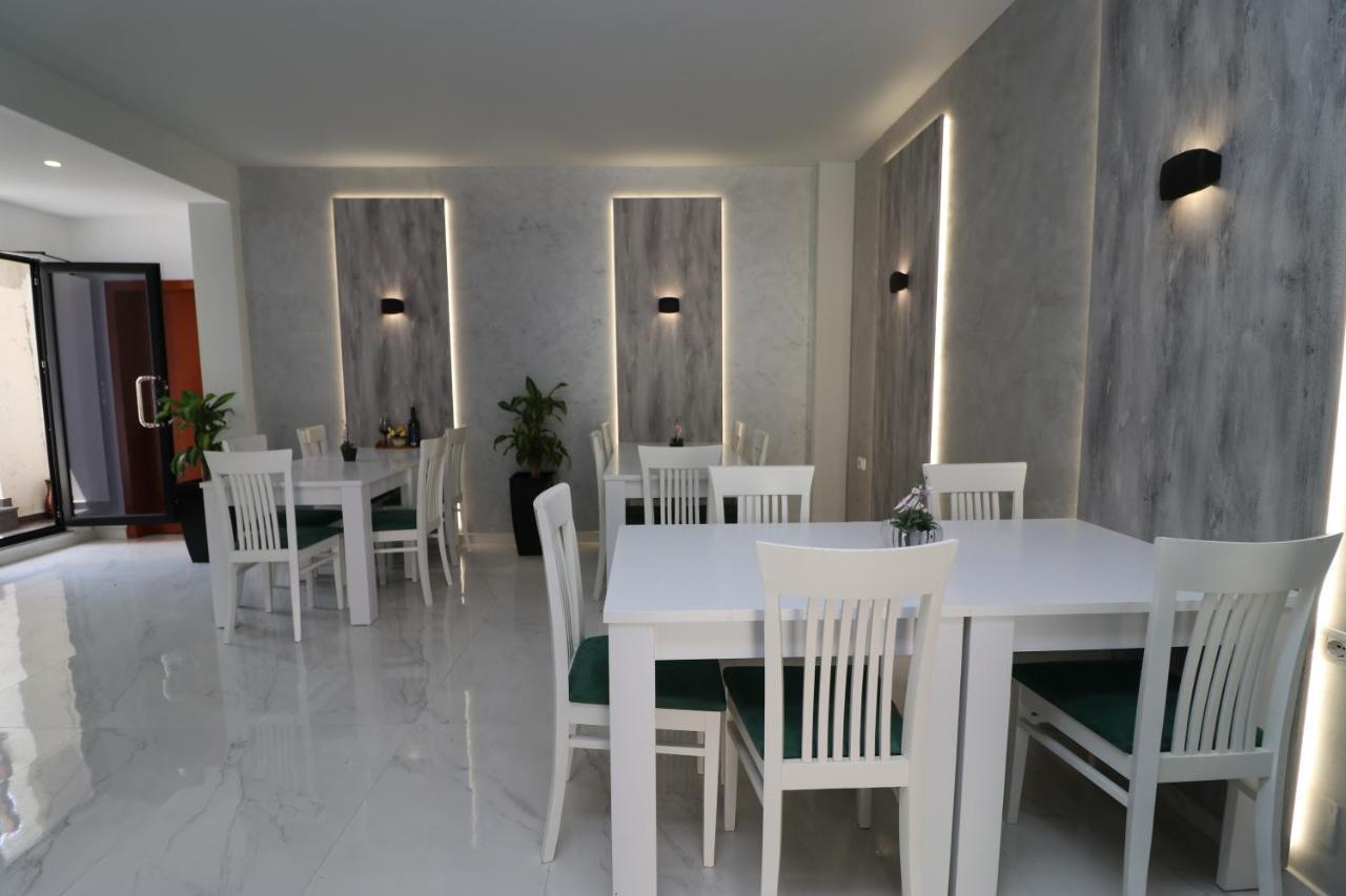 Hotel Kristal Vlorë Buitenkant foto