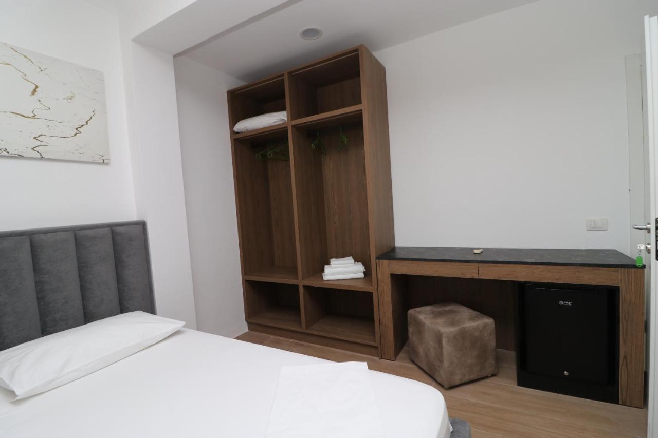 Hotel Kristal Vlorë Buitenkant foto