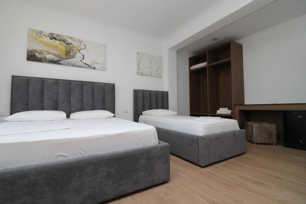 Hotel Kristal Vlorë Buitenkant foto