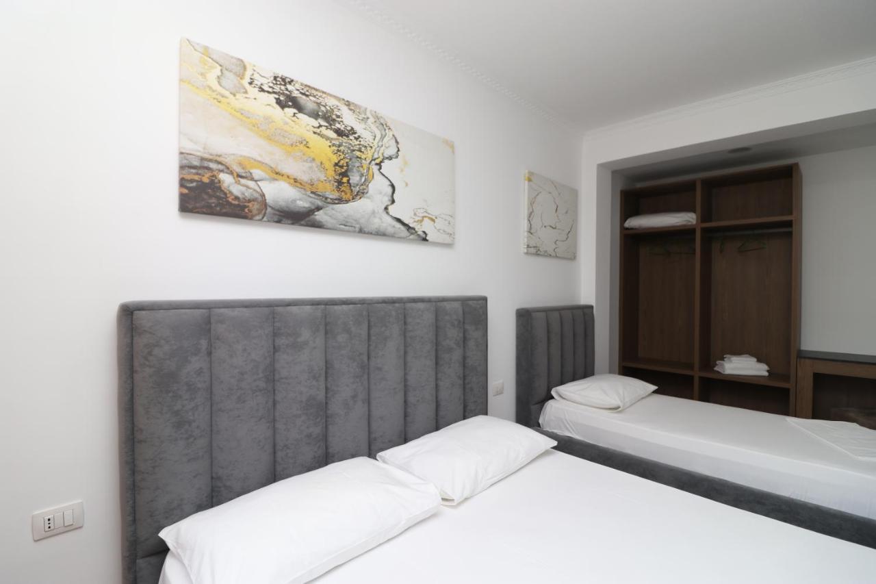 Hotel Kristal Vlorë Buitenkant foto