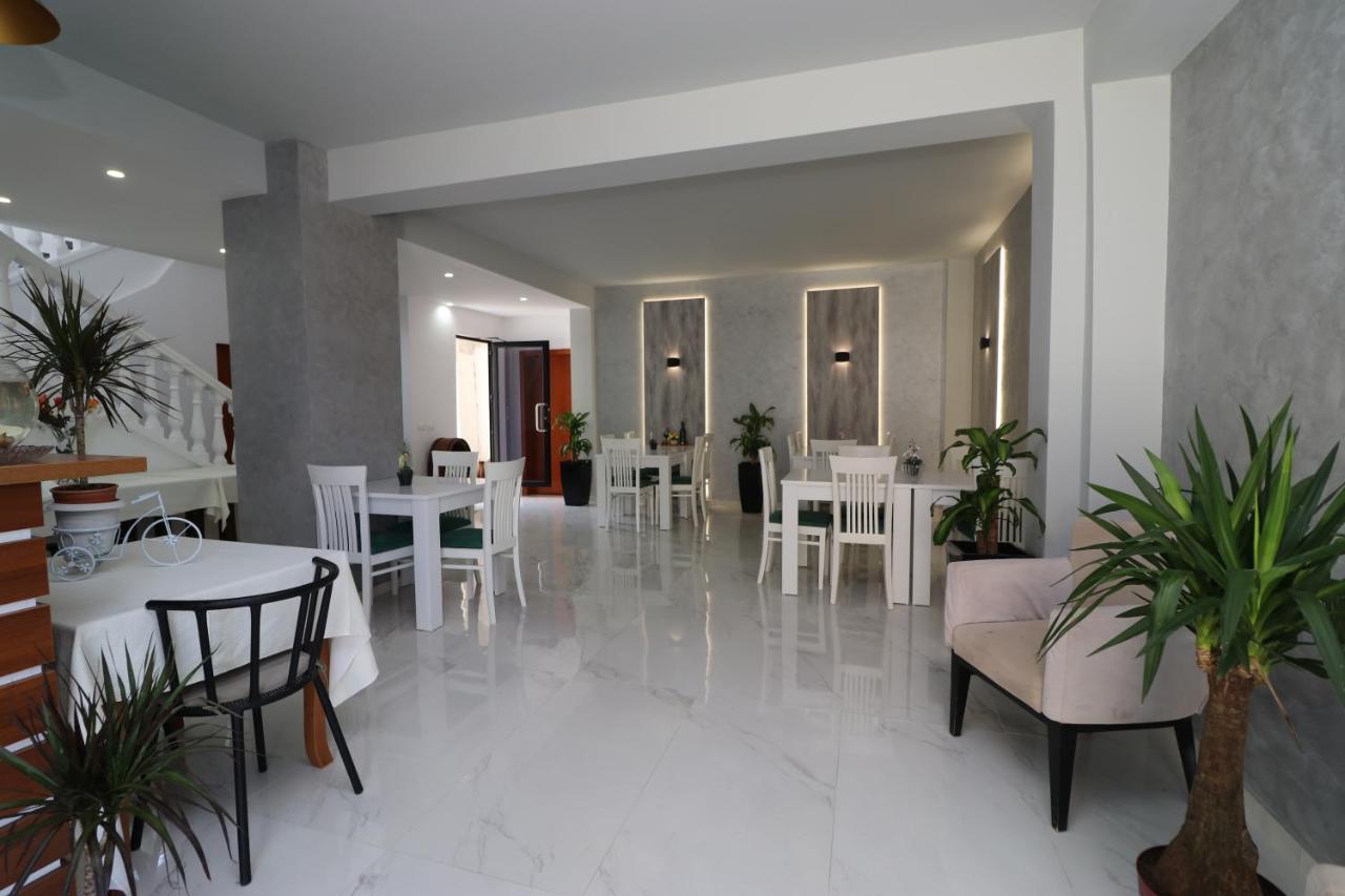 Hotel Kristal Vlorë Buitenkant foto