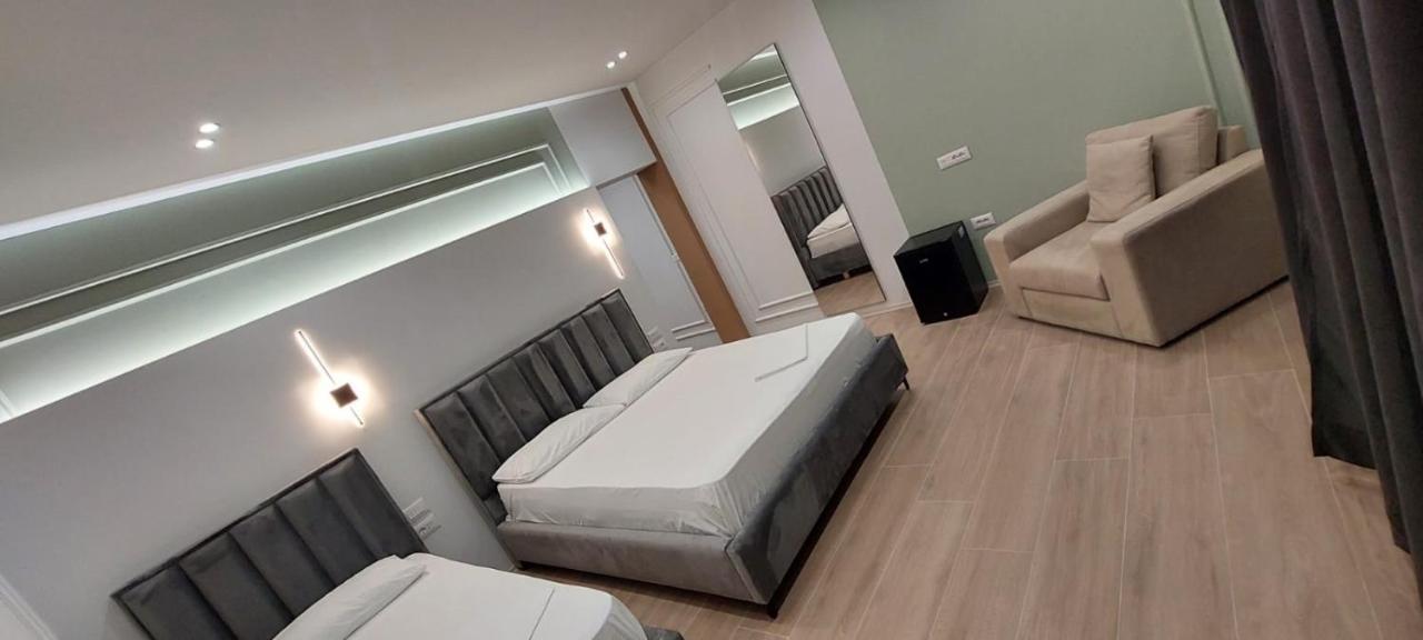 Hotel Kristal Vlorë Buitenkant foto