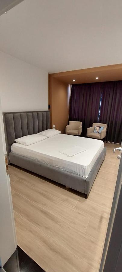 Hotel Kristal Vlorë Buitenkant foto